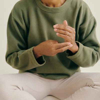 Séance de tapping EFT : les mains tapotent